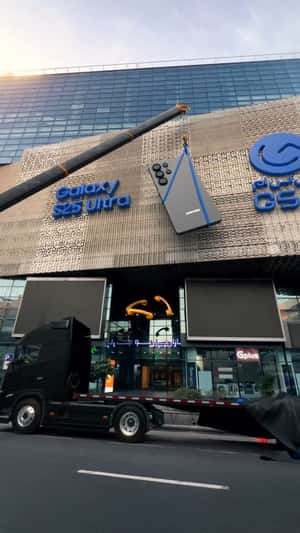 Truck Delivers Smartphone in a fake-out-of-home ad of GSM