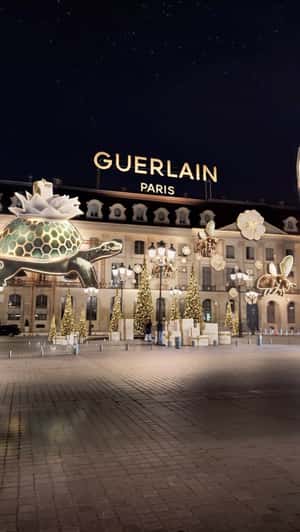 Column Wrapped in Ribbon in a fake-out-of-home ad of Guerlain