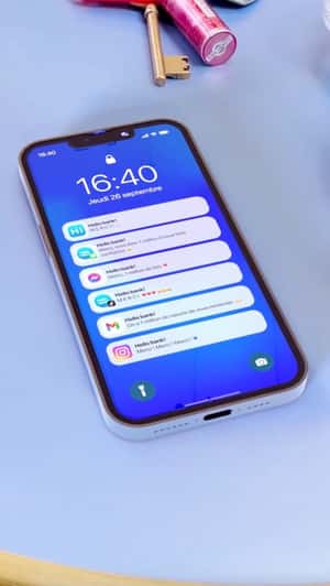 Notifications Emerges from Smartphone in a fake-out-of-home ad of Hello bank! France