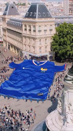 Jersey Spreads at the Square in a fake-out-of-home ad of Intersport