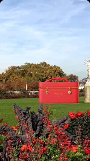Beauty Box Opens in Garden in a fake-out-of-home ad of Musc Intime