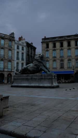 Legendary Lion Appears Paris Streets in a fake-out-of-home ad of Peugeot 