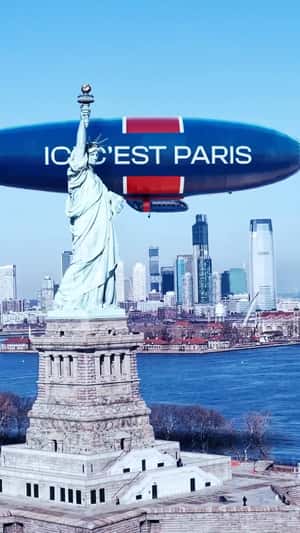 Airship Floats Above Statue of Liberty in a fake-out-of-home ad of Paris Saint-Germain