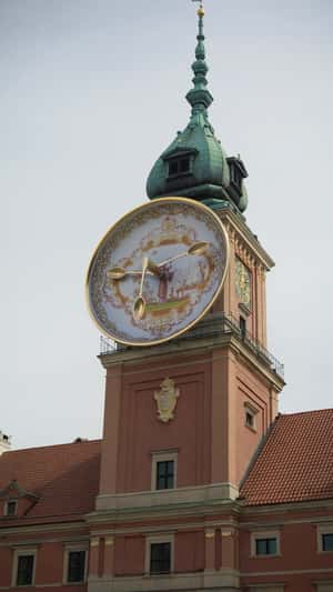 Clock Turns into Porcelain Plate in a fake-out-of-home ad of Royal Castle