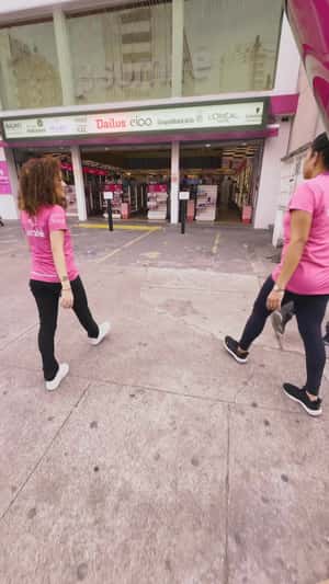 Giant Nail Polish Colors Store in a fake-out-of-home ad of Perfumaria Sumirê