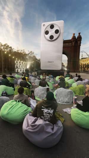 Phone Turns Into Giant Outdoor Screen in a fake-out-of-home ad of Oppo