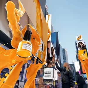 Hair Oil Static Splash in fake-out-of-home ad of L'Oréal Pro