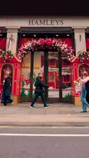 Giant Bear on Store Roof in a fake-out-of-home ad of Hamleys