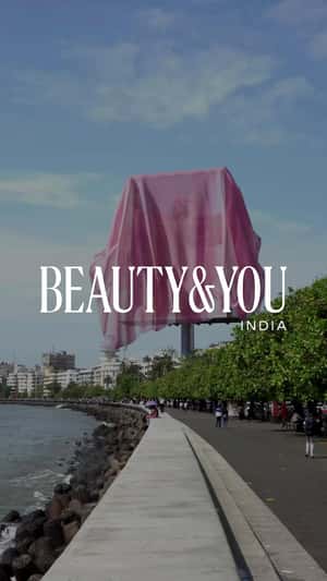Billboard Reveal at Queen’s Necklace in a fake-out-of-home ad of BEAUTY&YOU