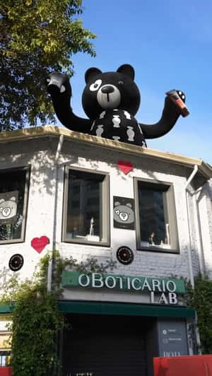 Giant Teddy Bear on Store Roof in a fake-out-of-home ad of O Boticário