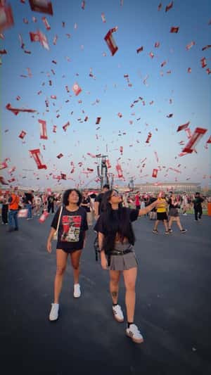 Bars Float Around Rock in Rio Crowd in a fake-out-of-home ad of KitKat