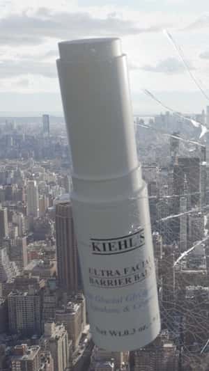 Facial Balm Restores Glass in fake-out-of-home ad of L’Oréal Groupe