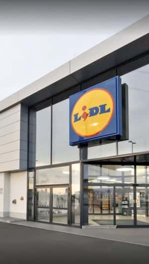 Storefront Sign Reveal for Mijn Restaurant in a fake-out-of-home ad of Lidl