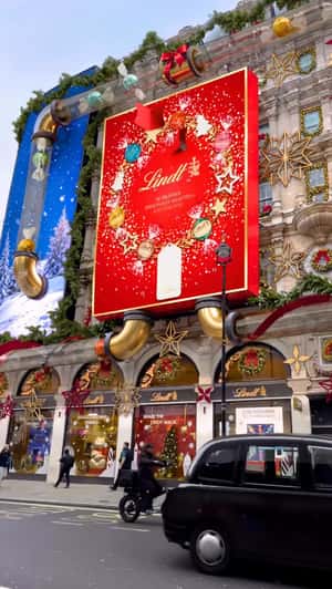 Giant Box at Store Facade in a fake-out-of-home ad of Lindt