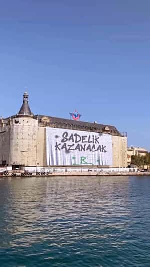 Giant Banner Unveiled at Haydarpaşa Terminal in a fake-out-of-home ad of Reis