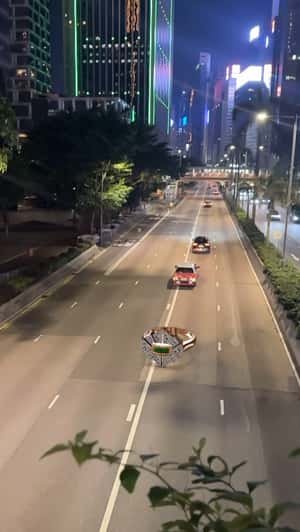 Giant Ring Dodging Traffic in City in a fake-out-of-home ad of Reis