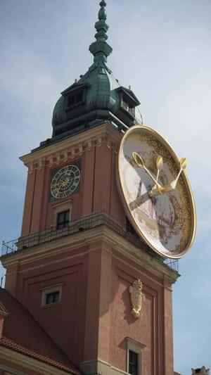 Clock as Saucer and Spoons in a fake-out-of-home ad of Royal Castle