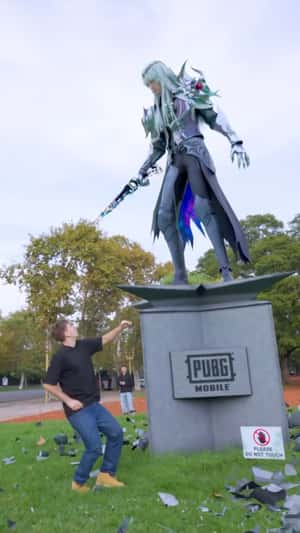 PUBG Mobile Statue Comes to Life in a fake-out-of-home ad of 9gag