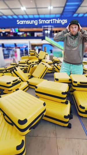 SmartThings App Locates Luggage in a fake-out-of-home ad of Samsung 