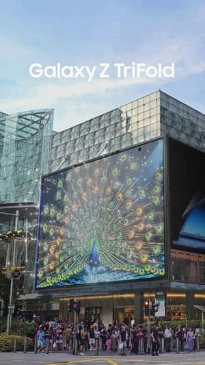 Giant "Trifold" Unfolds on Billboard in a fake-out-of-home ad of Samsung 