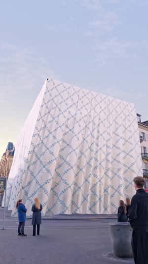 Giant Cloth Unveils Store in a fake-out-of-home ad of Confiserie Sprüngli 