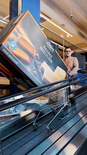 Giant Deluxe Box on Shopping Cart in a fake-out-of-home ad of Lidl