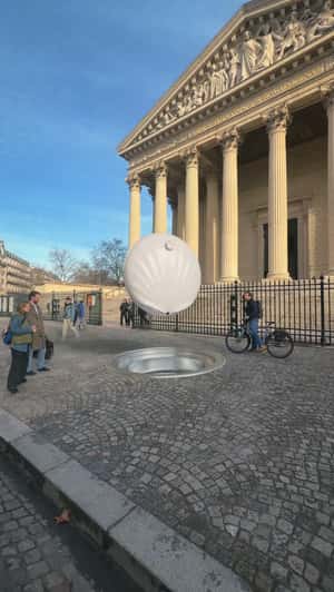 Giant U Scan Device Emerge From Manhole in a fake-out-of-home ad of Withings