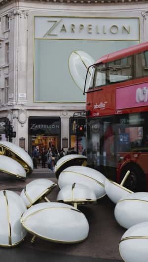 Giant Earrings Fall in London in a fake-out-of-home ad of Zarpellon Joias