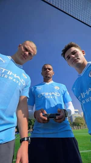 Drone-controlled Goal fake out of home ad of Manchester City