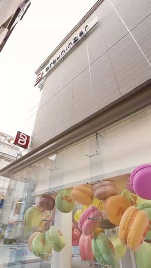 Flying Colorful Macarons in fake-out-of-home ad of Breuninger