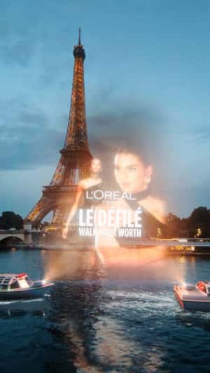 Hologram Le Défilé Paris fake-out-of-home ad of L'Oréal Paris