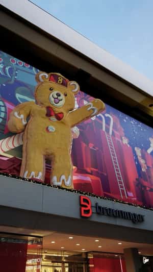 Gingerbread Bear Waving in fake-out-of-home ad of Breuninger