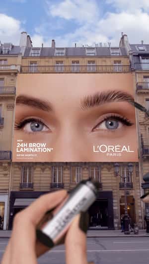 24H Brow Lamination gel Billboard fake-out-of-home ad of L'Oréal Paris
