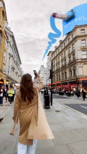 Instant Age Rewind Concealer in London sky fake-out-of-home ad of Maybelline