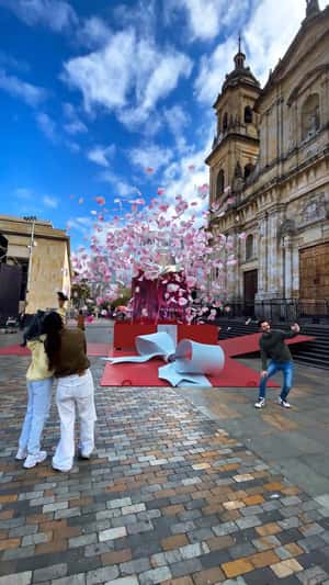 Gift Box Unveils Perfume in fake-out-of-home ad of Esika