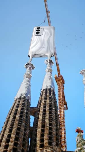 Smartphone on Crane Coats Tower with Silver in fake-out-of-home ad of Oppo
