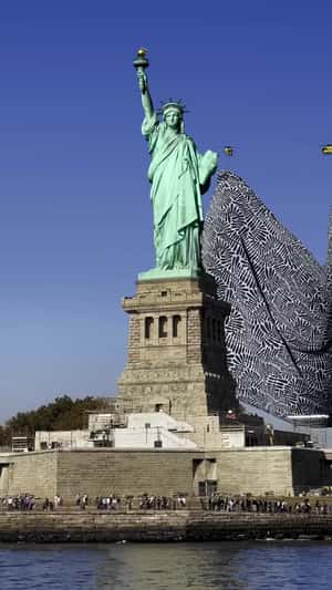 Helicopters Wraps the Statue with Comforter in fake-out-of-home ad of IKEA