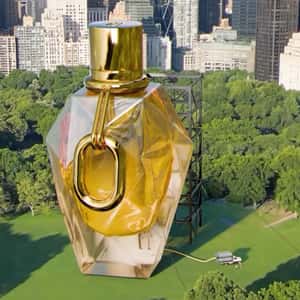 Perfume Bottle Inflates in a fake-out-of-home of Rabanne