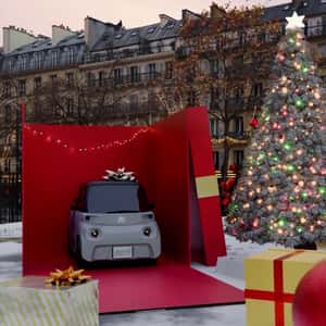Car Emerges From Gift Box in a fake-out-of-home ad of Citroën
