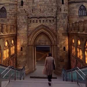 Castle Assembles at Subway in a fake-out-of-home ad of Editorial Planeta