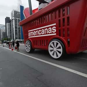 Grocery-filled Basket Lands in a fake-out-of-home ad of Americanas