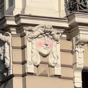 Face Sculpture of Women Blushes in a fake-out-of-home ad of MÁDARA
