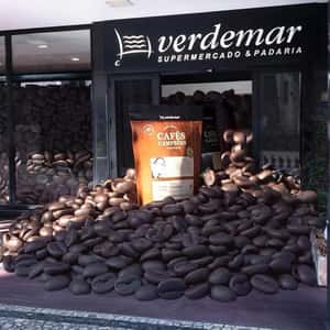 Coffee Beans Roll Outside Supermarket in a fake-out-of-home ad of Verdemar