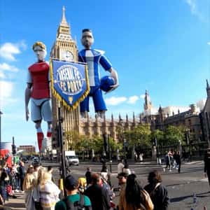Giant Soccer Players Beside Big Ben in a fake-out-of-home ad of FC Porto