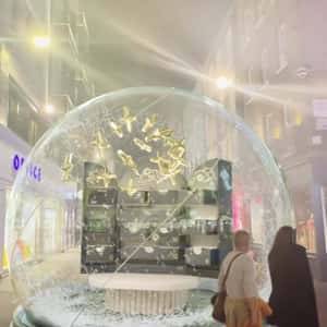 Advent Calendar on Snow Globe in a fake-out-of-home ad of ç