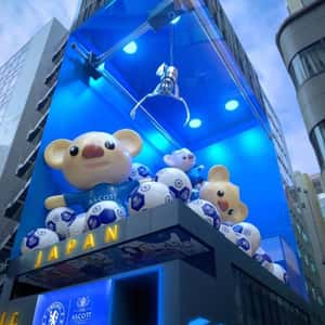 Building Turned into Claw Machine in a fake-out-of-home ad of Chelsea FC
