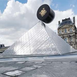 Face Mask Covers Paris in Ice Crystals in a fake-out-of-home ad of EviDenS de Beauté
