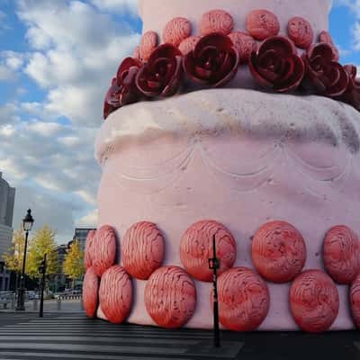 Car Emerges from Cake in a fake-out-of-home ad of Citroën
