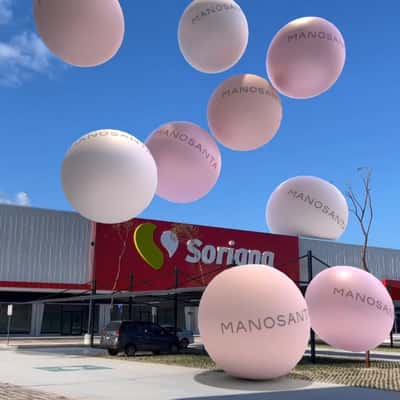 Squishy Balls Fall From the Sky in a fake-out-of-home ad of Manosanta