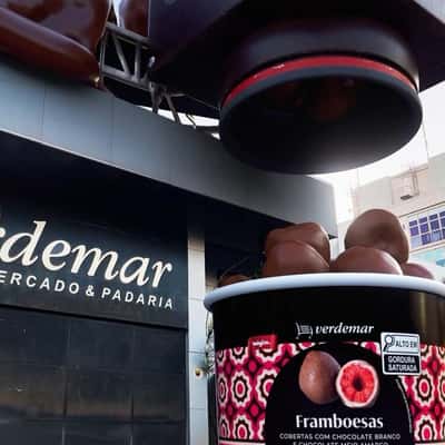Chocolate-Coating Raspberry Machine in a fake-out-of-home ad of Verdemar